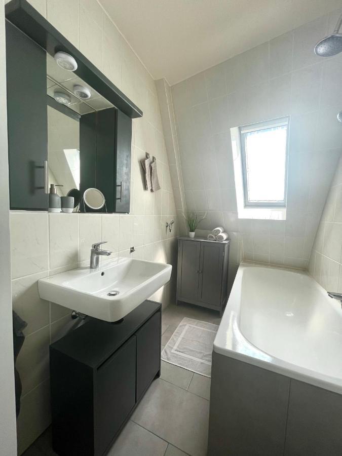 City Apartment, Ferienwohnung 3 Zkdb, Balkon, Dachgeschoss, Naehe Duesseldorf Крефельд Екстер'єр фото